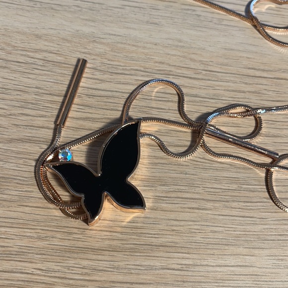 Adjusted both side butterfly necklace - Picture 2 of 3